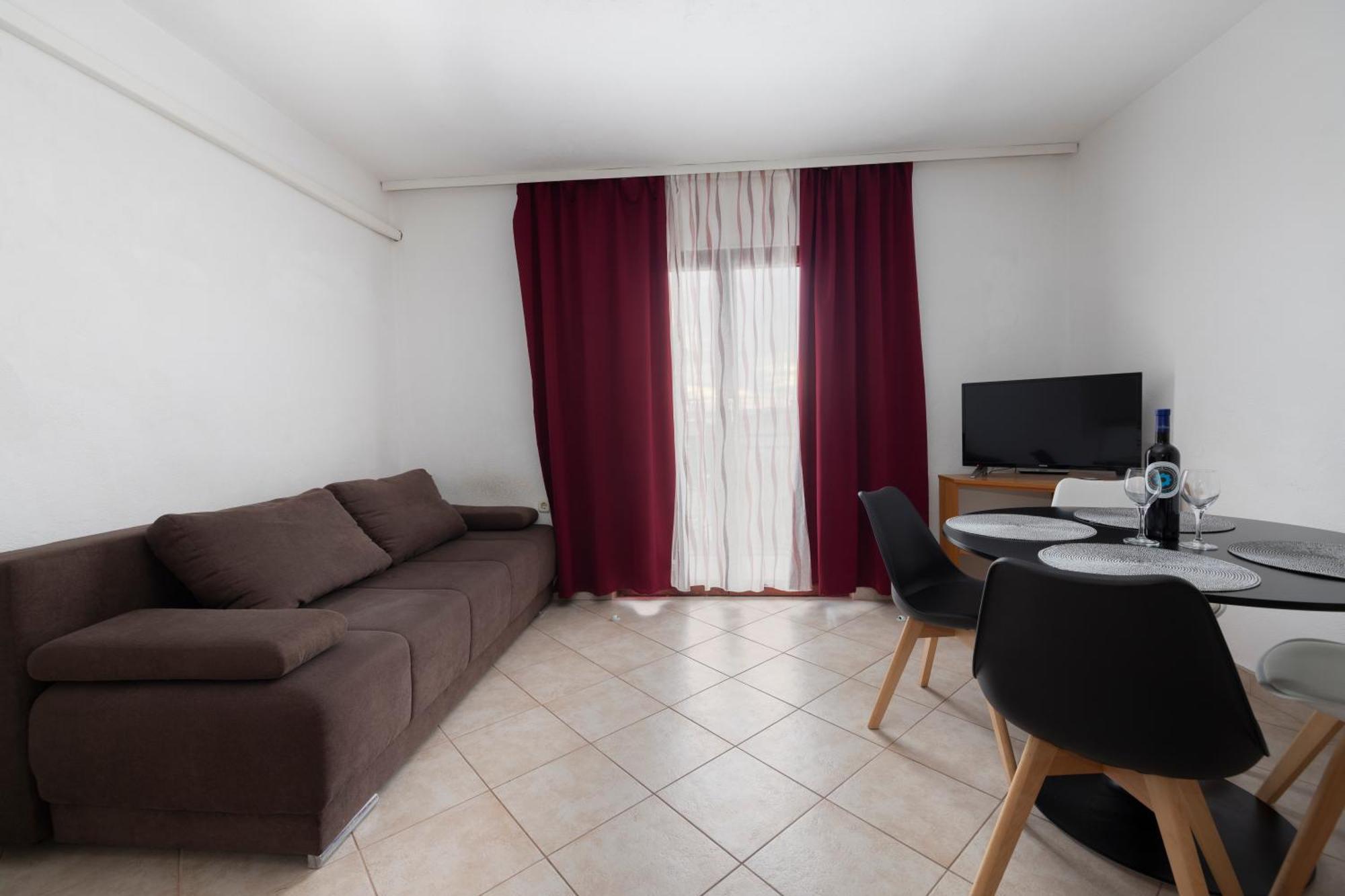 Apartments Family Roso Promajna Buitenkant foto