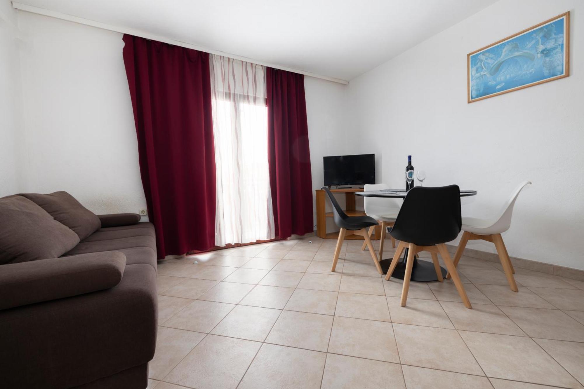 Apartments Family Roso Promajna Buitenkant foto