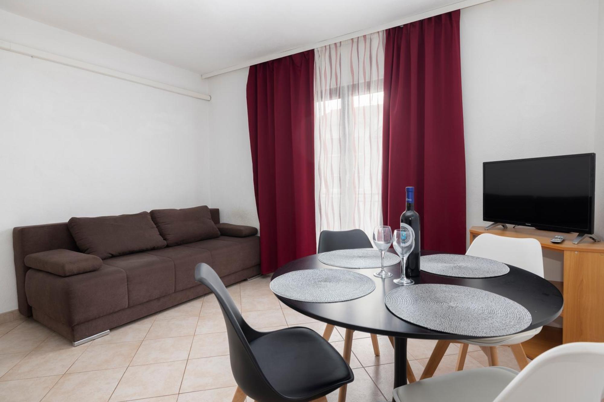 Apartments Family Roso Promajna Buitenkant foto