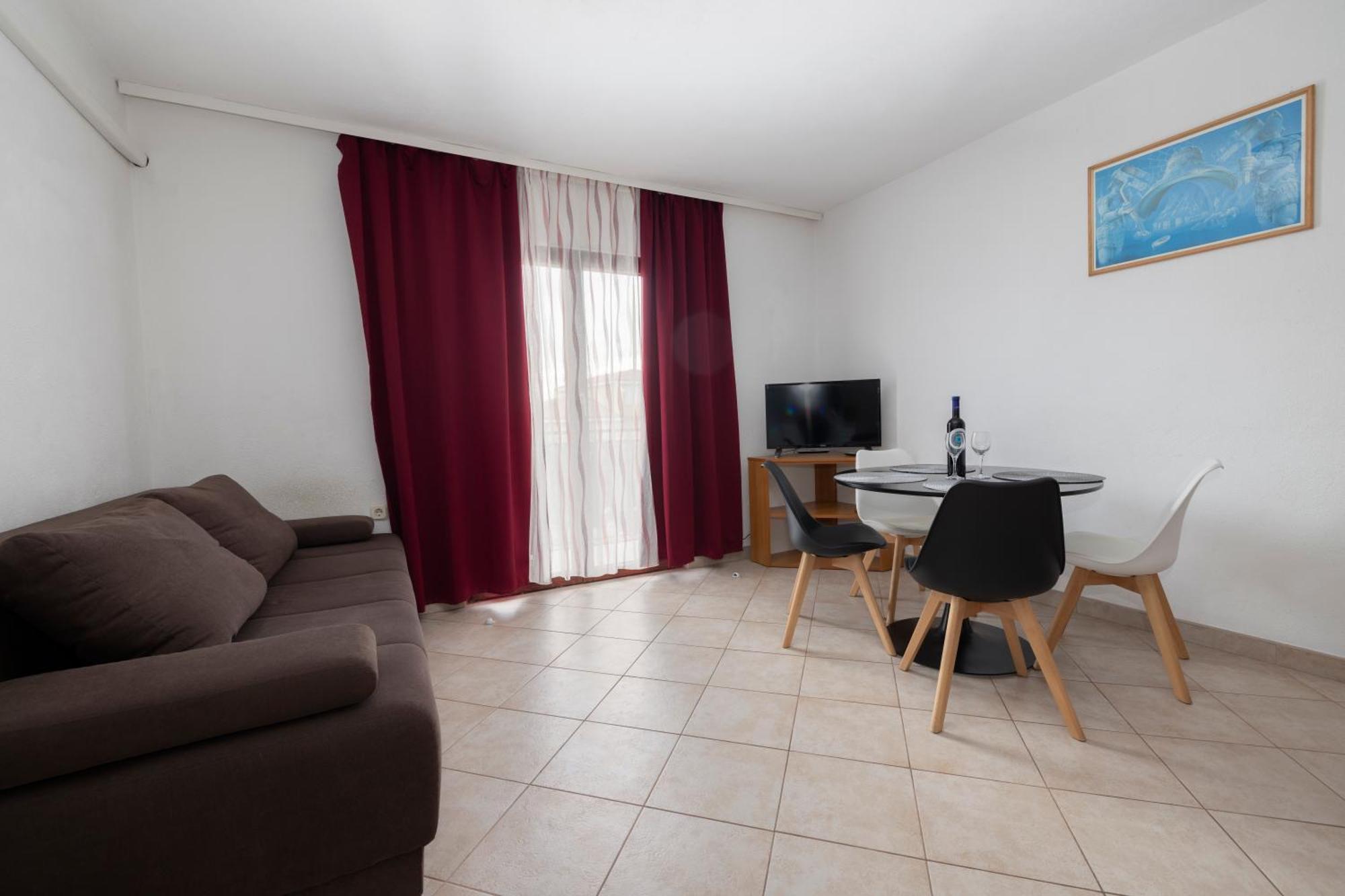 Apartments Family Roso Promajna Buitenkant foto